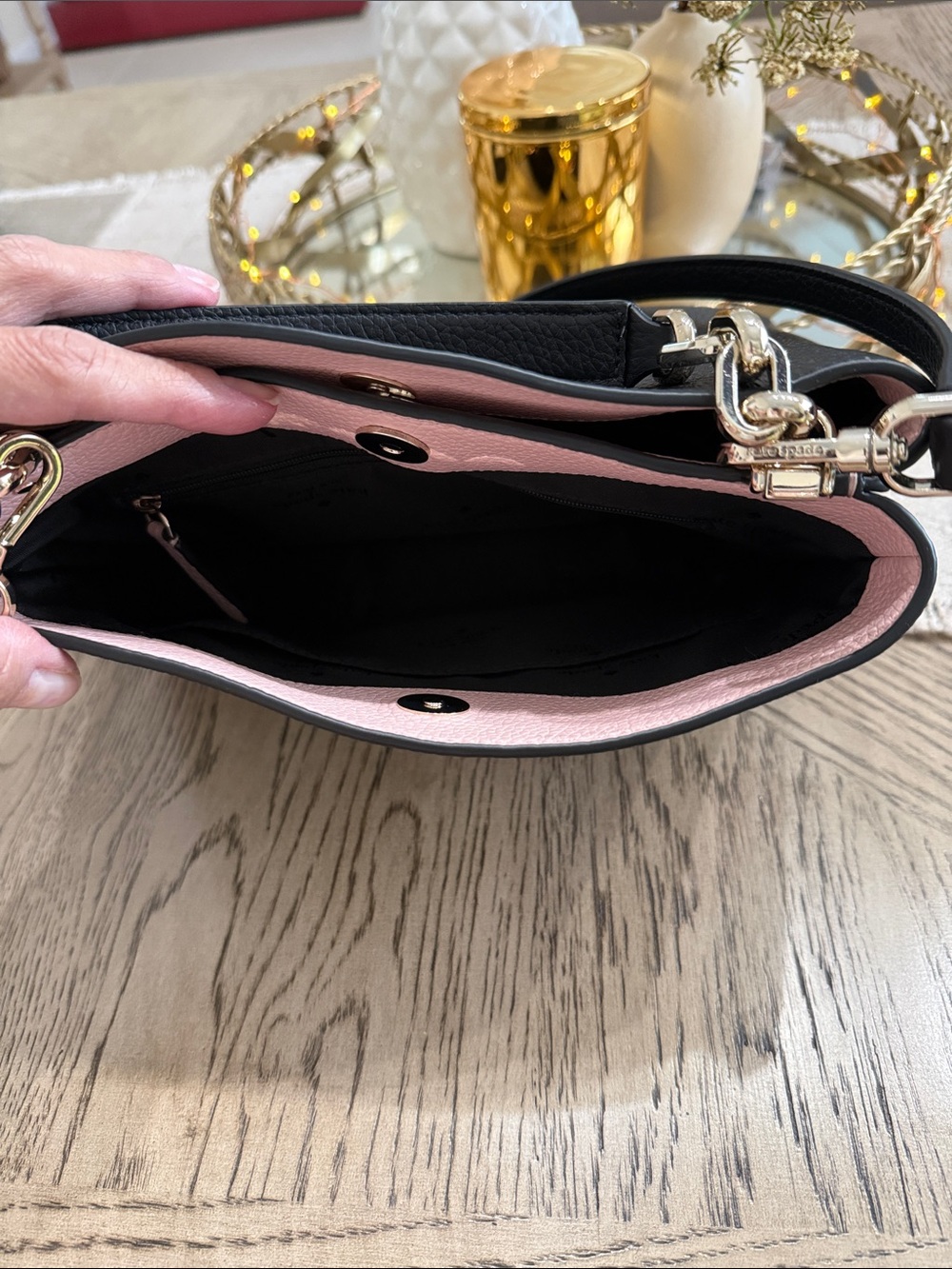 kate spade black pebbled leather crossbody with gold-tone logo - Picture 4 of 7